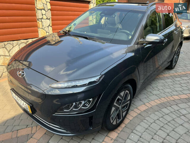 Серый Хендай Kona, объемом двигателя 0 л и пробегом 42 тыс. км за 23500 $, фото 3 на Automoto.ua