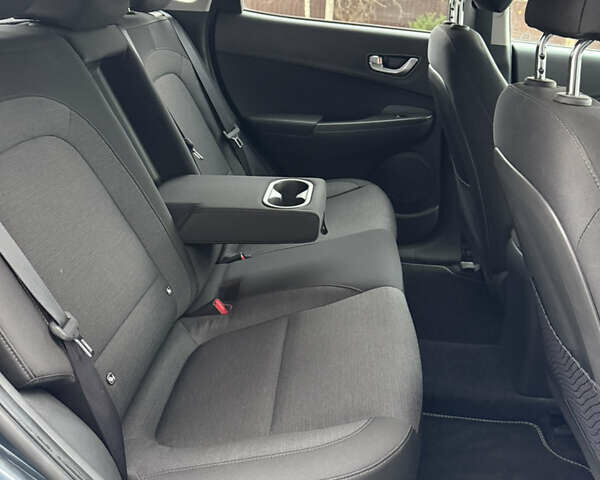 Серый Хендай Kona, объемом двигателя 0 л и пробегом 53 тыс. км за 17400 $, фото 32 на Automoto.ua