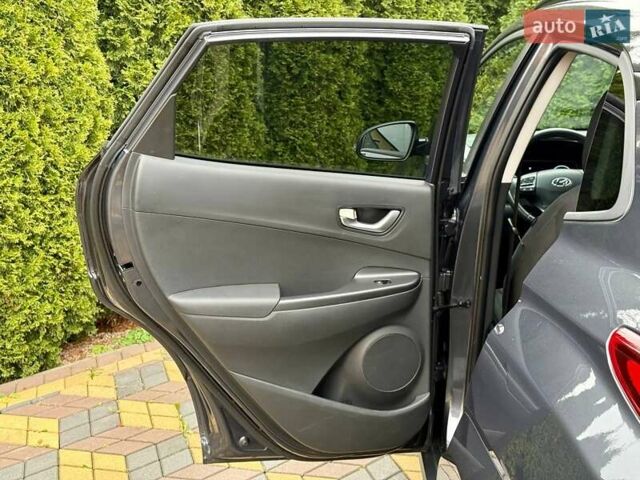 Серый Хендай Kona, объемом двигателя 0 л и пробегом 52 тыс. км за 17200 $, фото 20 на Automoto.ua
