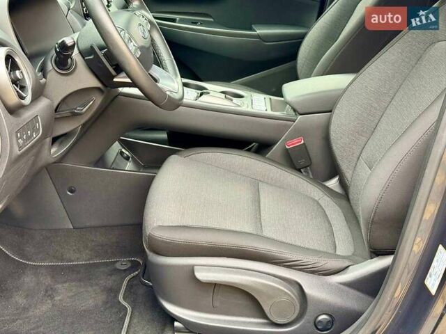 Серый Хендай Kona, объемом двигателя 0 л и пробегом 52 тыс. км за 17200 $, фото 18 на Automoto.ua