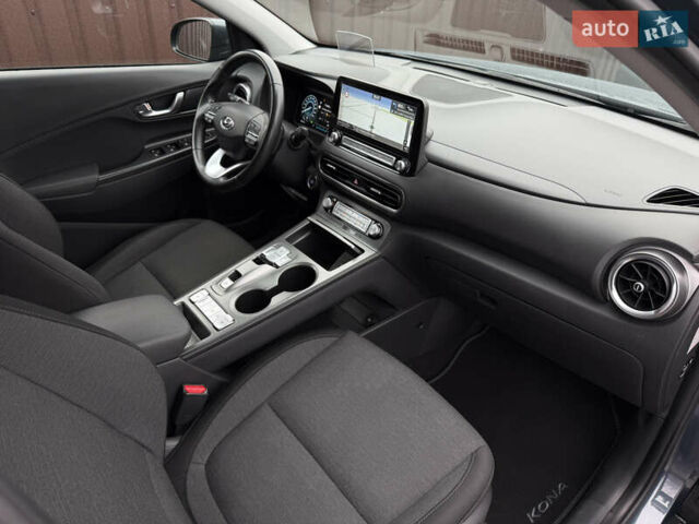 Сірий Хендай Kona, об'ємом двигуна 0 л та пробігом 32 тис. км за 18400 $, фото 17 на Automoto.ua