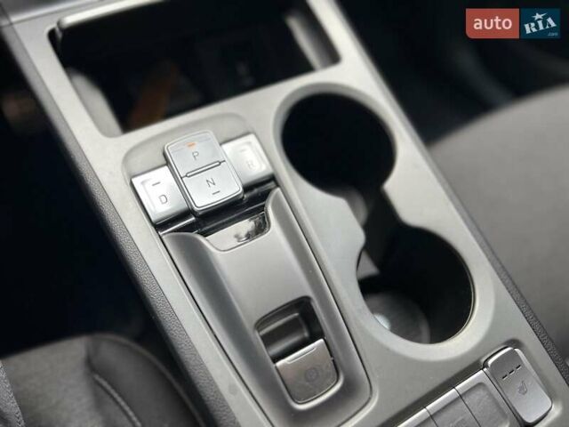 Серый Хендай Kona, объемом двигателя 0 л и пробегом 58 тыс. км за 16950 $, фото 24 на Automoto.ua