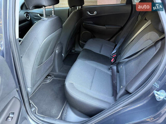Серый Хендай Kona, объемом двигателя 0 л и пробегом 79 тыс. км за 18400 $, фото 26 на Automoto.ua