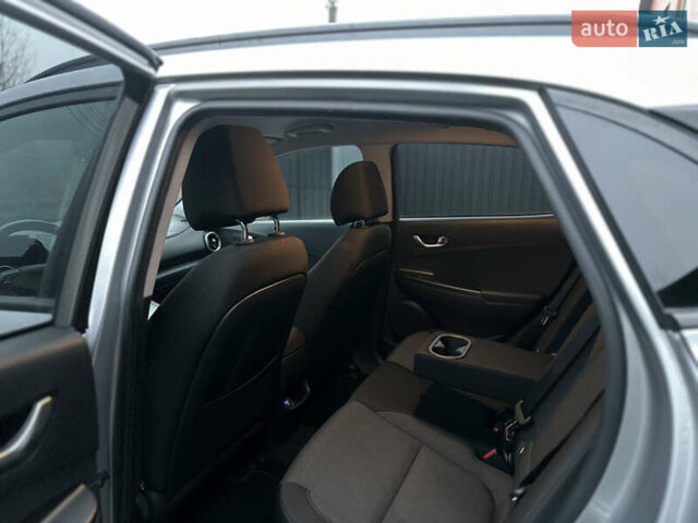 Сірий Хендай Kona, об'ємом двигуна 0 л та пробігом 57 тис. км за 17700 $, фото 17 на Automoto.ua