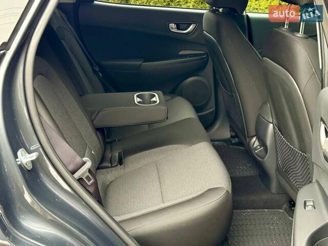 Серый Хендай Kona, объемом двигателя 0 л и пробегом 24 тыс. км за 16800 $, фото 22 на Automoto.ua