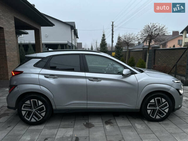 Сірий Хендай Kona, об'ємом двигуна 0 л та пробігом 57 тис. км за 17700 $, фото 7 на Automoto.ua