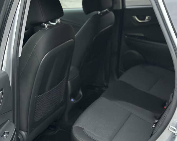 Сірий Хендай Kona, об'ємом двигуна 0 л та пробігом 57 тис. км за 17900 $, фото 26 на Automoto.ua
