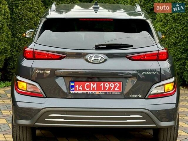 Серый Хендай Kona, объемом двигателя 0 л и пробегом 52 тыс. км за 17200 $, фото 8 на Automoto.ua