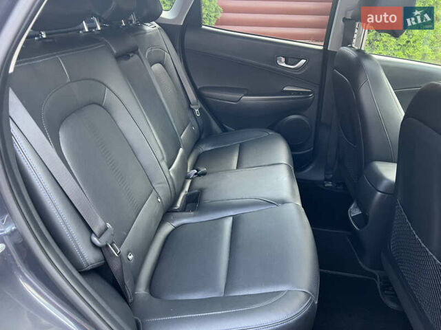 Серый Хендай Kona, объемом двигателя 0 л и пробегом 42 тыс. км за 23500 $, фото 29 на Automoto.ua