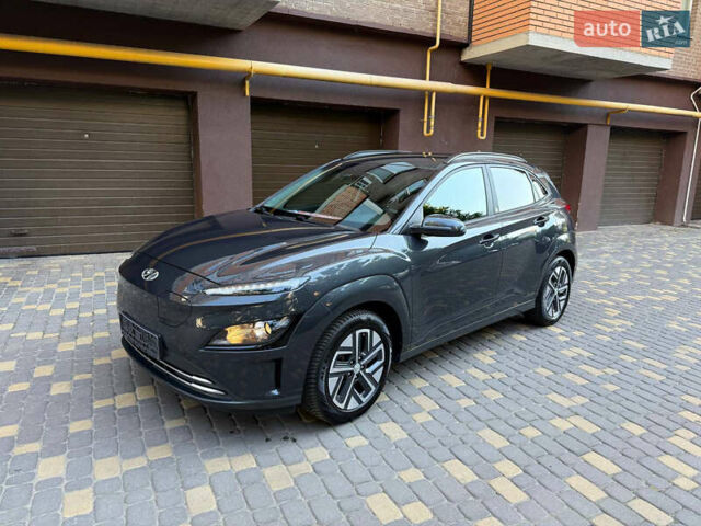 Серый Хендай Kona, объемом двигателя 0 л и пробегом 79 тыс. км за 18400 $, фото 4 на Automoto.ua