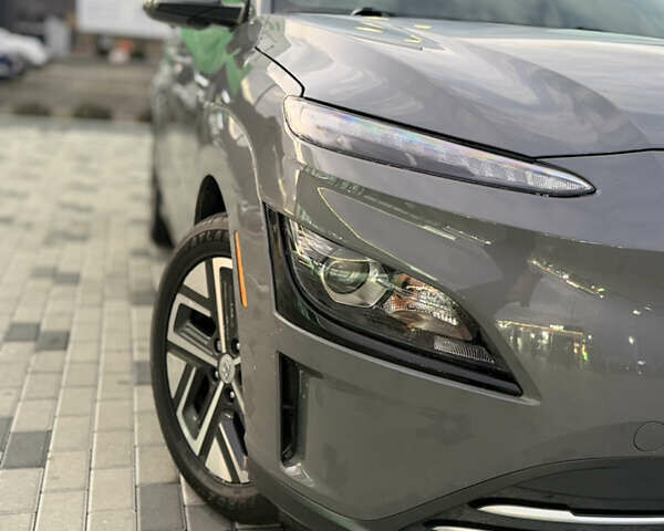 Серый Хендай Kona, объемом двигателя 0 л и пробегом 118 тыс. км за 18999 $, фото 6 на Automoto.ua
