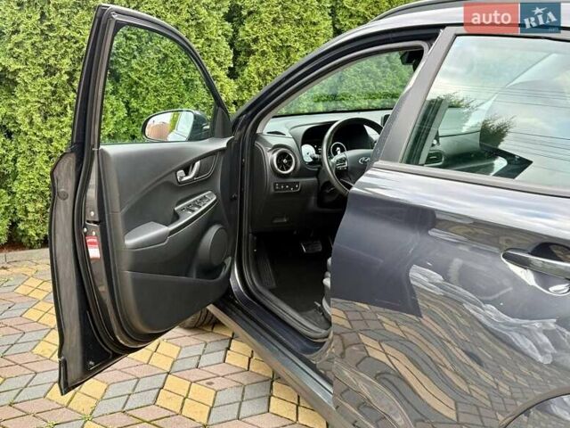 Серый Хендай Kona, объемом двигателя 0 л и пробегом 97 тыс. км за 18700 $, фото 15 на Automoto.ua