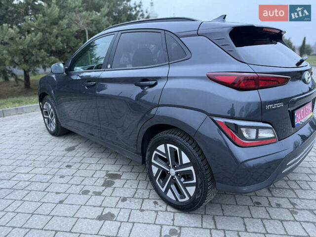 Серый Хендай Kona, объемом двигателя 0 л и пробегом 97 тыс. км за 16600 $, фото 3 на Automoto.ua