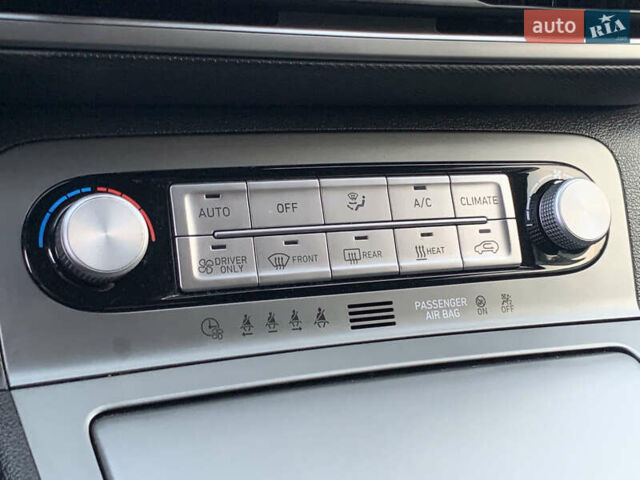 Серый Хендай Kona, объемом двигателя 0 л и пробегом 35 тыс. км за 17999 $, фото 59 на Automoto.ua