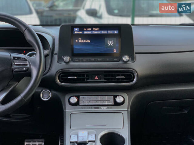 Серый Хендай Kona, объемом двигателя 0 л и пробегом 35 тыс. км за 17999 $, фото 63 на Automoto.ua