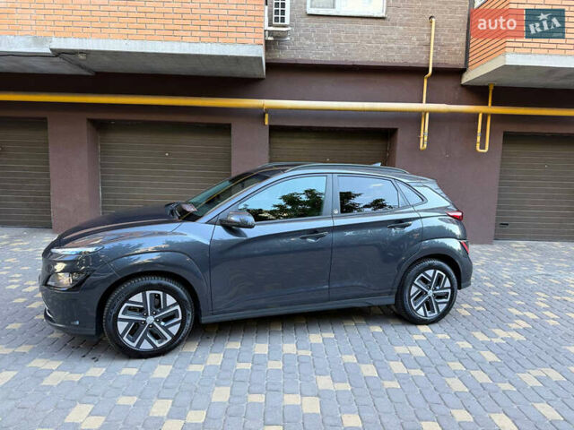Серый Хендай Kona, объемом двигателя 0 л и пробегом 79 тыс. км за 18400 $, фото 5 на Automoto.ua