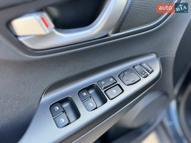 Серый Хендай Kona, объемом двигателя 0 л и пробегом 60 тыс. км за 19700 $, фото 23 на Automoto.ua