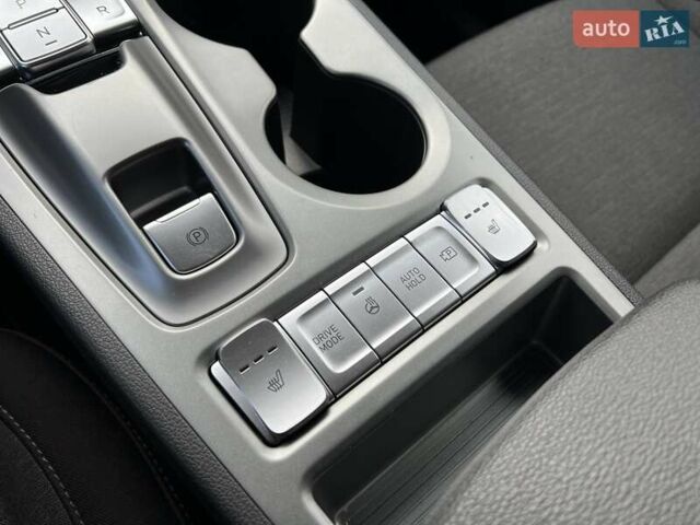 Сірий Хендай Kona, об'ємом двигуна 0 л та пробігом 93 тис. км за 16450 $, фото 27 на Automoto.ua