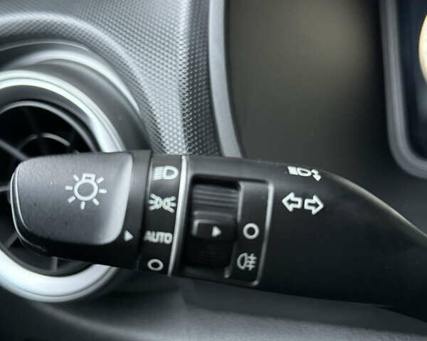 Серый Хендай Kona, объемом двигателя 0 л и пробегом 97 тыс. км за 16600 $, фото 14 на Automoto.ua