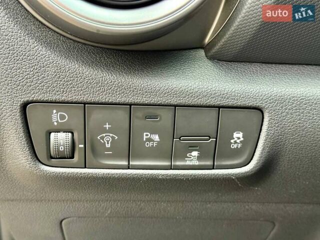 Серый Хендай Kona, объемом двигателя 0 л и пробегом 24 тыс. км за 16800 $, фото 16 на Automoto.ua