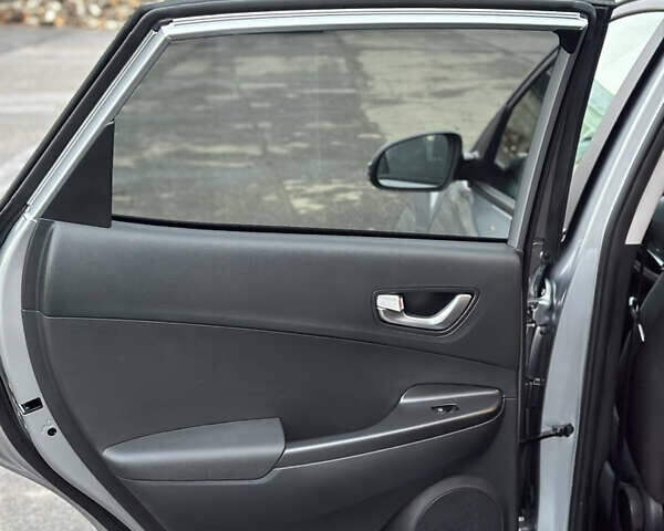 Сірий Хендай Kona, об'ємом двигуна 0 л та пробігом 57 тис. км за 17900 $, фото 27 на Automoto.ua