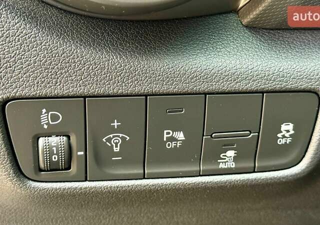 Серый Хендай Kona, объемом двигателя 0 л и пробегом 97 тыс. км за 18700 $, фото 21 на Automoto.ua