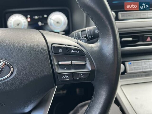 Сірий Хендай Kona, об'ємом двигуна 0 л та пробігом 93 тис. км за 16450 $, фото 25 на Automoto.ua