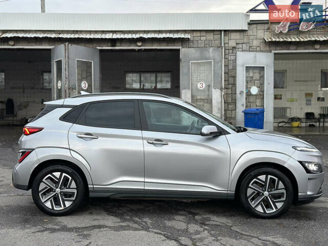 Сірий Хендай Kona, об'ємом двигуна 0 л та пробігом 57 тис. км за 17900 $, фото 5 на Automoto.ua