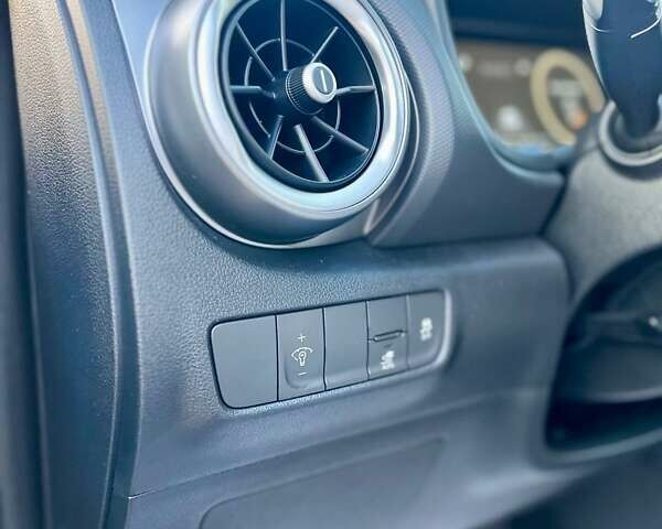 Серый Хендай Kona, объемом двигателя 0 л и пробегом 34 тыс. км за 20999 $, фото 11 на Automoto.ua