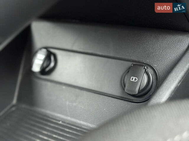 Сірий Хендай Kona, об'ємом двигуна 0 л та пробігом 59 тис. км за 16900 $, фото 40 на Automoto.ua