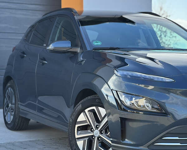 Серый Хендай Kona, объемом двигателя 0 л и пробегом 60 тыс. км за 19700 $, фото 4 на Automoto.ua