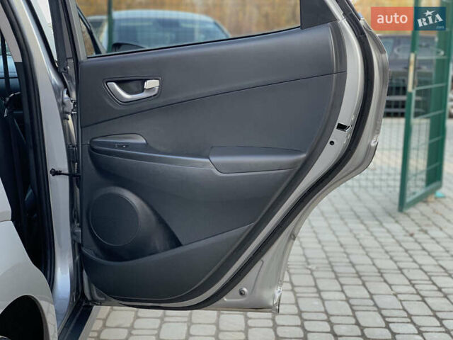 Серый Хендай Kona, объемом двигателя 0 л и пробегом 35 тыс. км за 17999 $, фото 33 на Automoto.ua