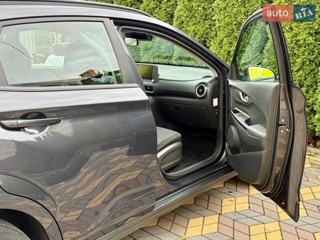 Серый Хендай Kona, объемом двигателя 0 л и пробегом 97 тыс. км за 18700 $, фото 34 на Automoto.ua