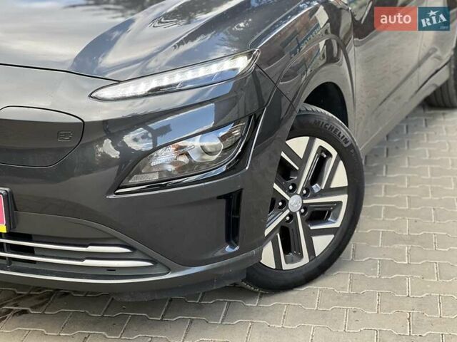 Сірий Хендай Kona, об'ємом двигуна 0 л та пробігом 93 тис. км за 16450 $, фото 1 на Automoto.ua