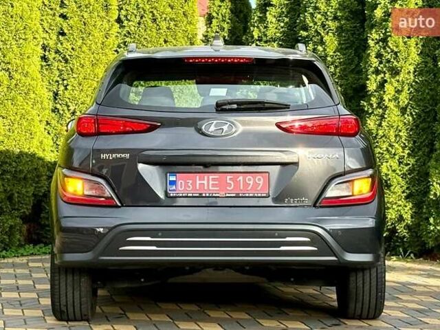 Серый Хендай Kona, объемом двигателя 0 л и пробегом 97 тыс. км за 18700 $, фото 6 на Automoto.ua