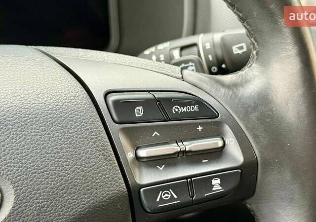 Серый Хендай Kona, объемом двигателя 0 л и пробегом 97 тыс. км за 18700 $, фото 23 на Automoto.ua