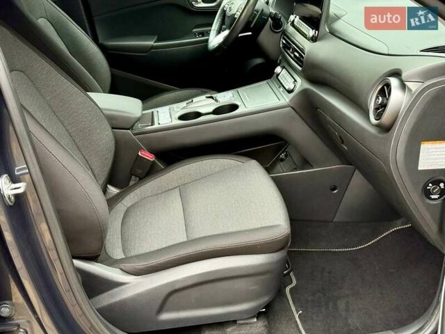 Серый Хендай Kona, объемом двигателя 0 л и пробегом 52 тыс. км за 17200 $, фото 27 на Automoto.ua