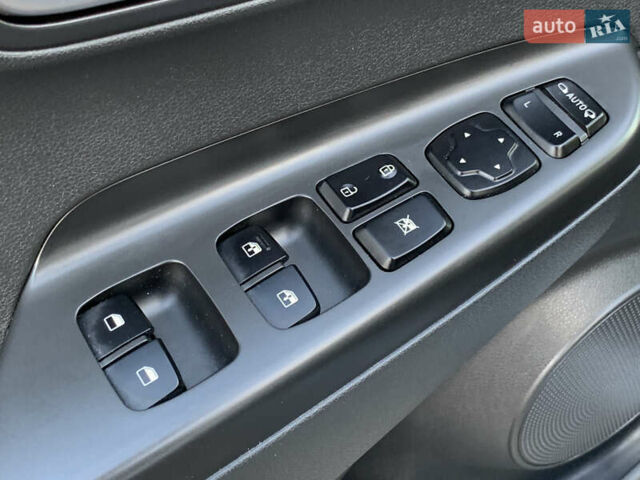 Серый Хендай Kona, объемом двигателя 0 л и пробегом 35 тыс. км за 17999 $, фото 48 на Automoto.ua