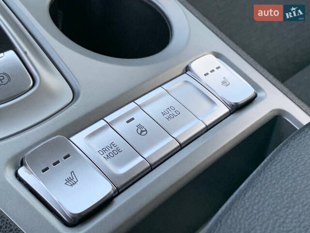 Серый Хендай Kona, объемом двигателя 0 л и пробегом 35 тыс. км за 17999 $, фото 58 на Automoto.ua