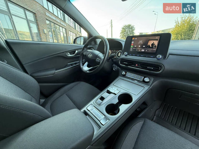 Серый Хендай Kona, объемом двигателя 0 л и пробегом 43 тыс. км за 16900 $, фото 25 на Automoto.ua