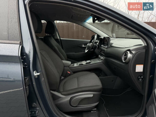 Сірий Хендай Kona, об'ємом двигуна 0 л та пробігом 32 тис. км за 18400 $, фото 20 на Automoto.ua