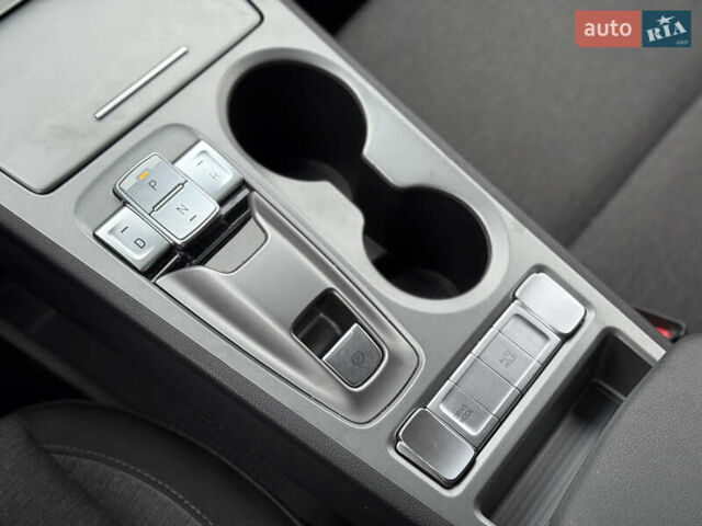 Сірий Хендай Kona, об'ємом двигуна 0 л та пробігом 59 тис. км за 16900 $, фото 25 на Automoto.ua