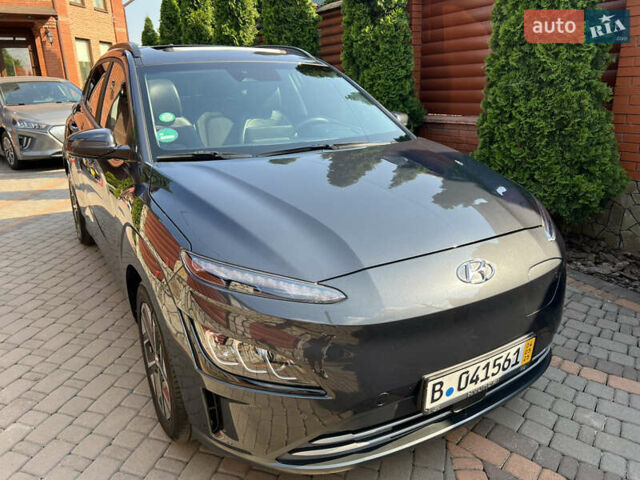 Серый Хендай Kona, объемом двигателя 0 л и пробегом 42 тыс. км за 23500 $, фото 2 на Automoto.ua