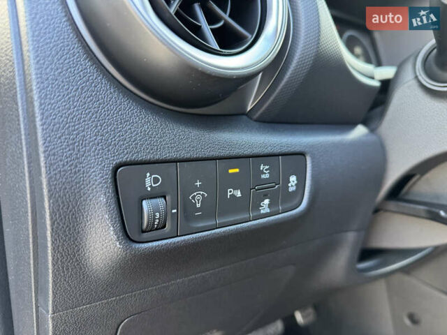 Серый Хендай Kona, объемом двигателя 0 л и пробегом 60 тыс. км за 19700 $, фото 22 на Automoto.ua