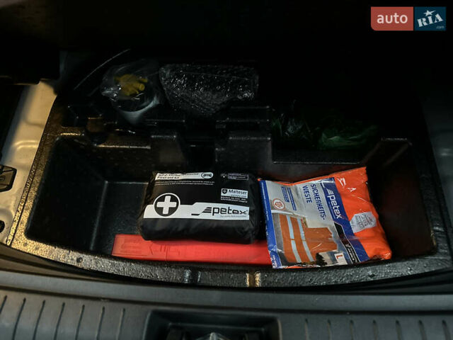 Сірий Хендай Kona, об'ємом двигуна 0 л та пробігом 57 тис. км за 17700 $, фото 13 на Automoto.ua