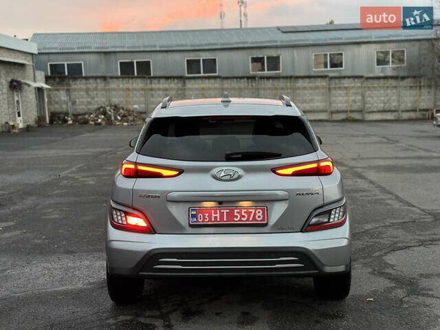 Сірий Хендай Kona, об'ємом двигуна 0 л та пробігом 57 тис. км за 17900 $, фото 7 на Automoto.ua