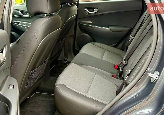 Серый Хендай Kona, объемом двигателя 0 л и пробегом 97 тыс. км за 18700 $, фото 30 на Automoto.ua