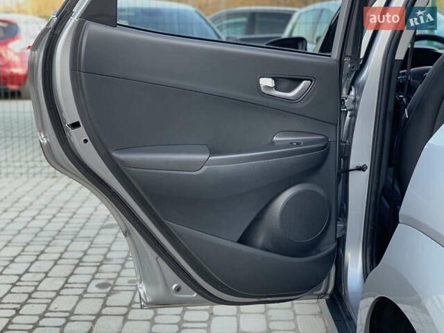 Серый Хендай Kona, объемом двигателя 0 л и пробегом 35 тыс. км за 17999 $, фото 29 на Automoto.ua