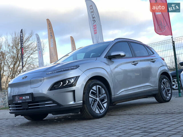 Серый Хендай Kona, объемом двигателя 0 л и пробегом 35 тыс. км за 17999 $, фото 1 на Automoto.ua