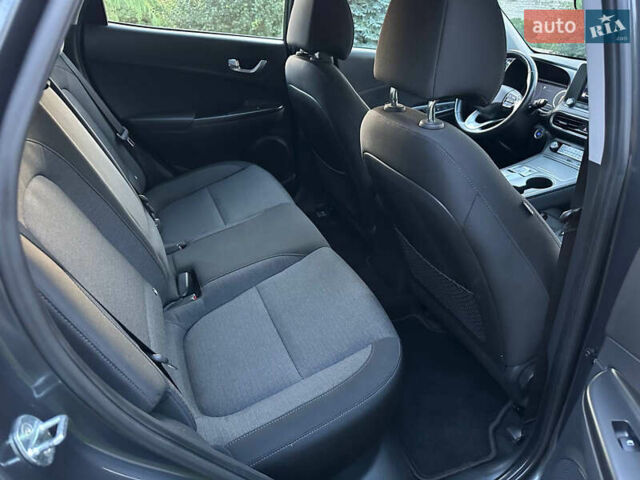 Сірий Хендай Kona, об'ємом двигуна 0 л та пробігом 66 тис. км за 16000 $, фото 7 на Automoto.ua